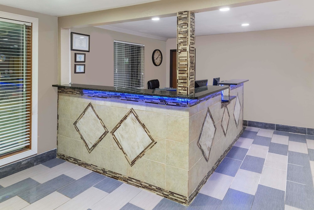 Super 8 by Wyndham Okawville 4/13