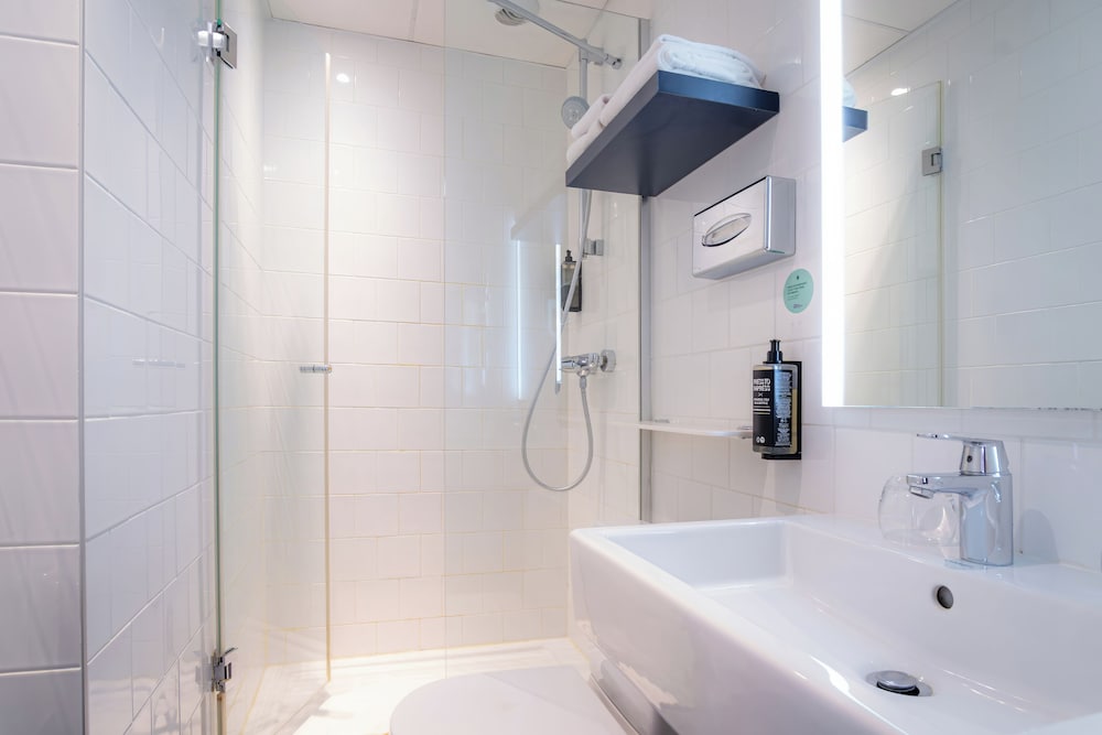 Ibis Styles Paris 15 Lecourbe 64/64