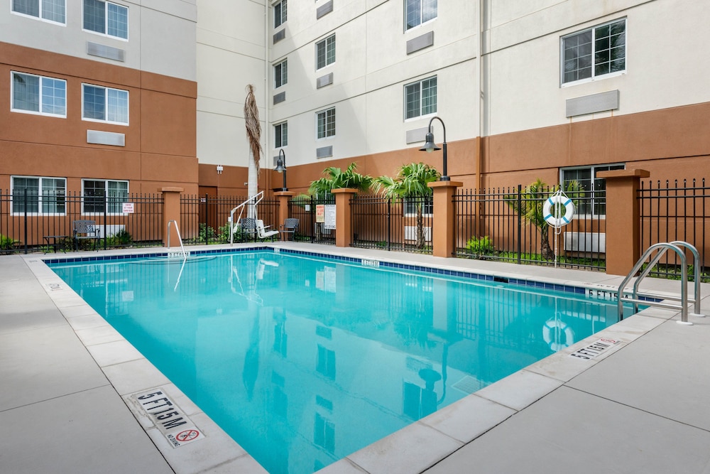 Candlewood Suites Fort Myers - Sanibel Gateway, an IHG Hotel in FORT MYERS - FL