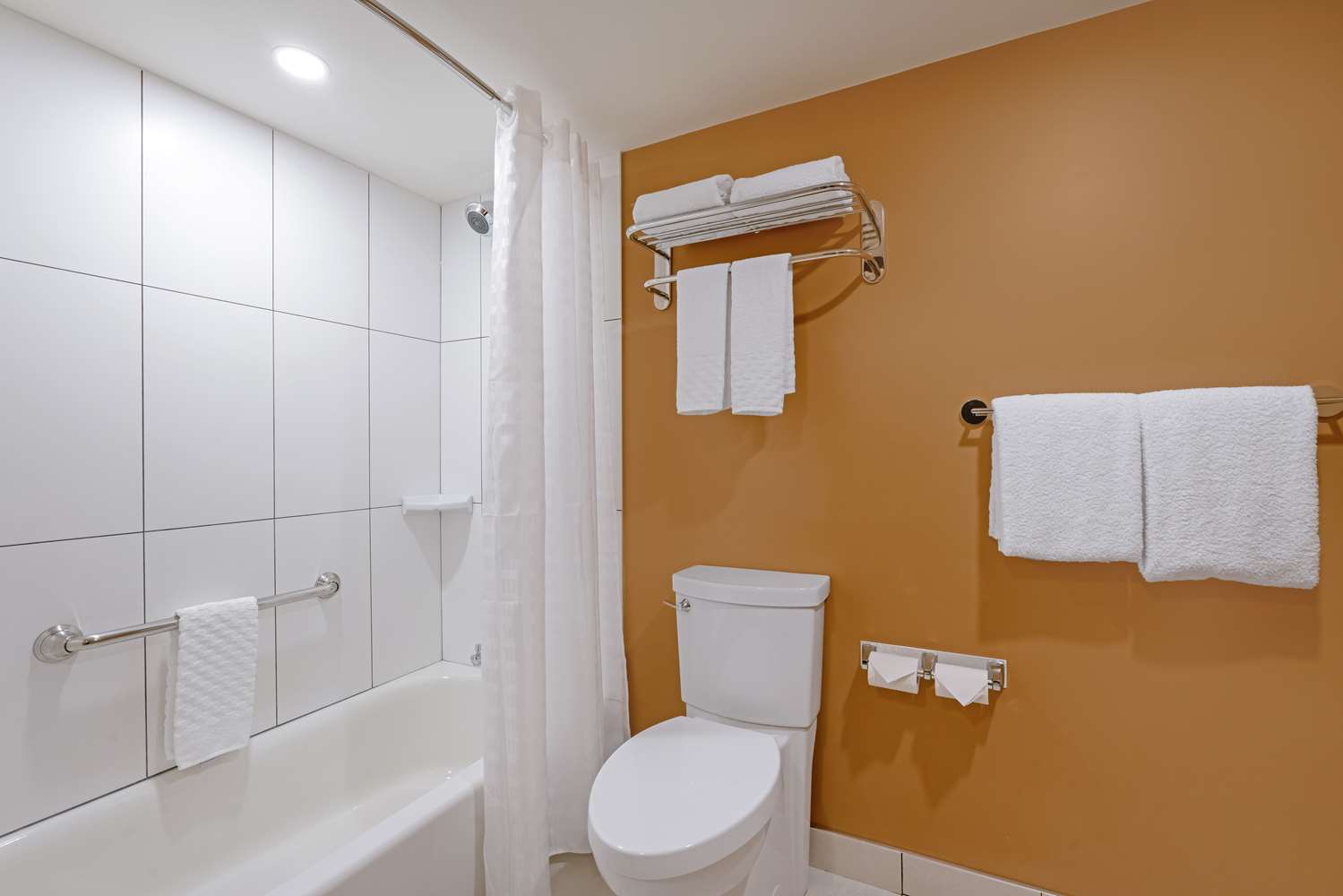 Best Western Plus Emerald Isle Hotel 21/21