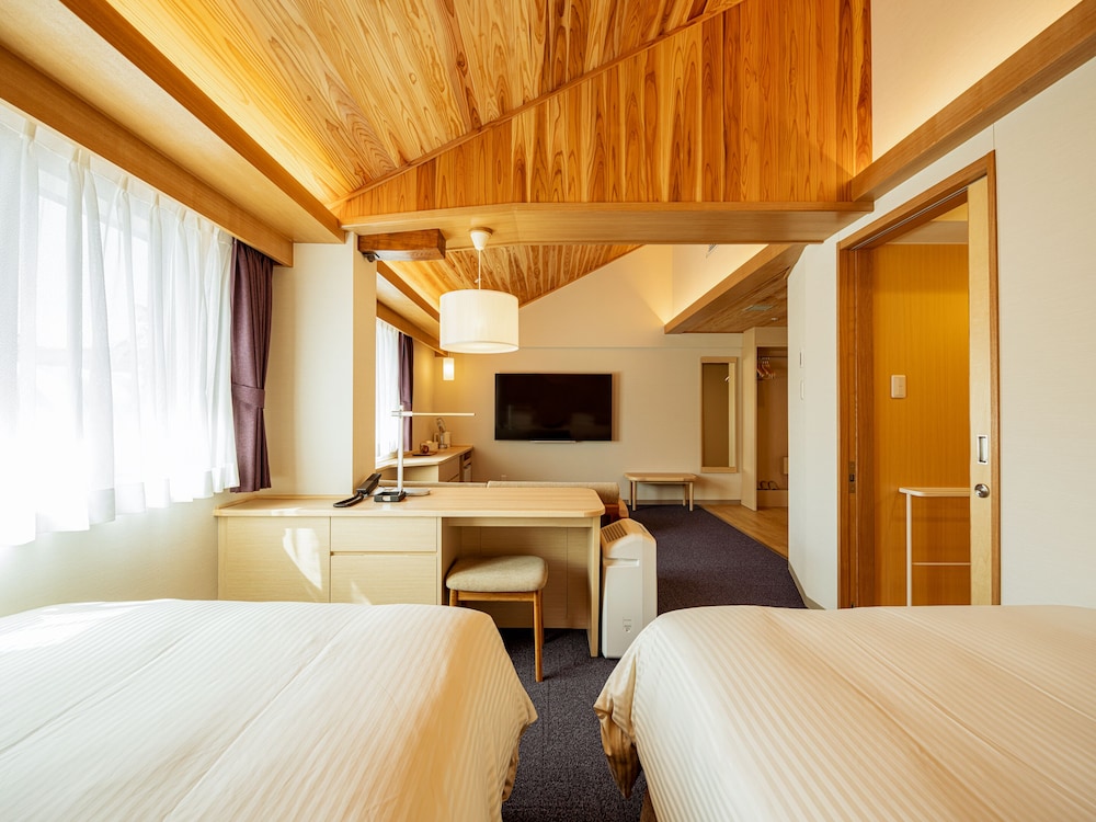 SUPERIOR, DELUXE, TWIN BEDS