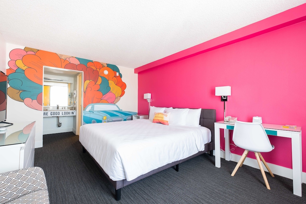 ROOM, KING BED, ACCESSIBLE