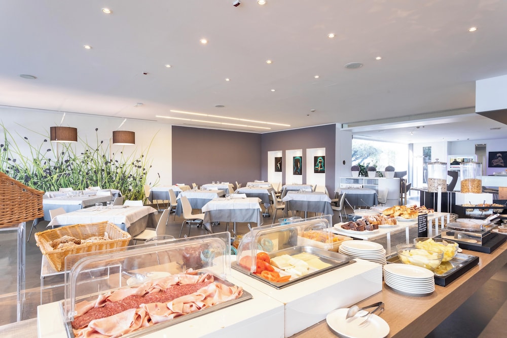 Living Place Hotel 91/105