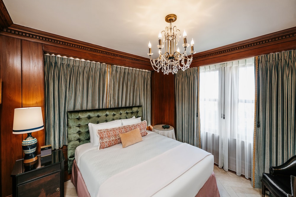 2 BEDROOMS, MELPOMENE, SUPERIOR, SUITE, MULTIPLE BEDS