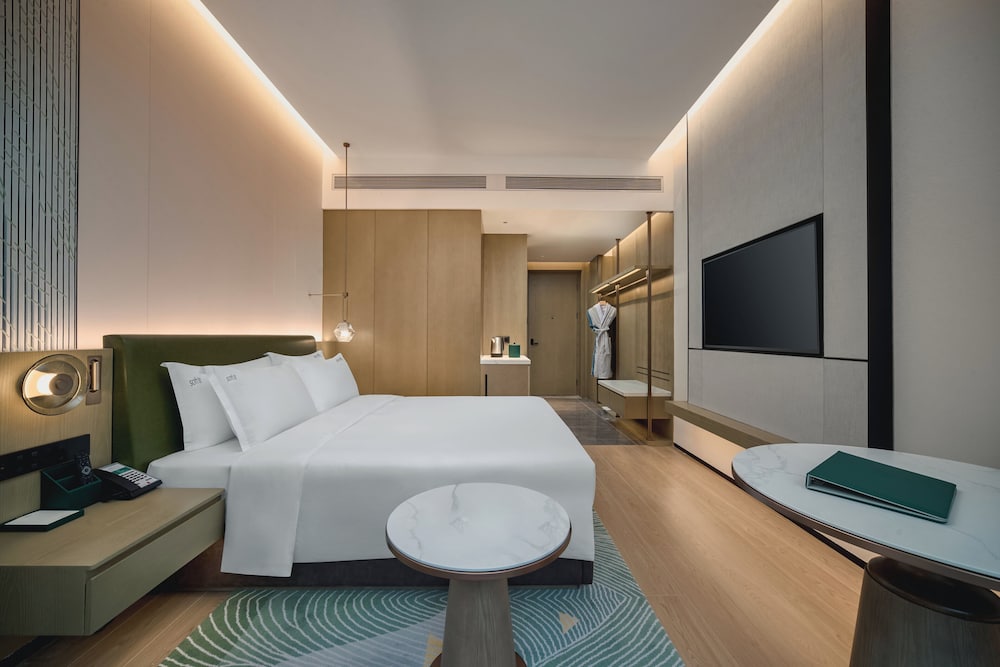 غرفة قياسية بسرير كينج، Holiday Inn Wuhan Tianhe Airport by IHG 2/3
