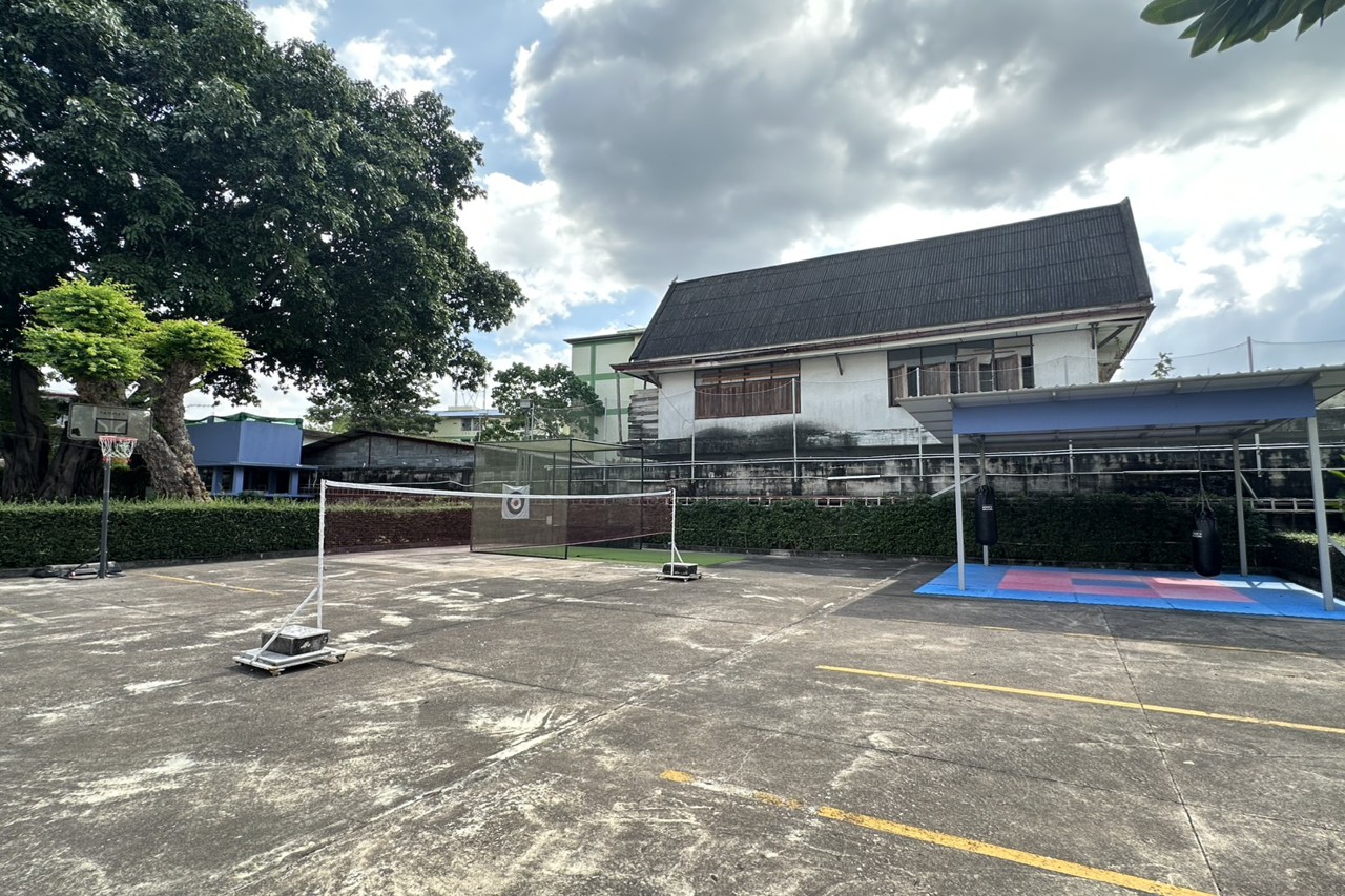 J Town Serviced Apartments Hotel 54/58