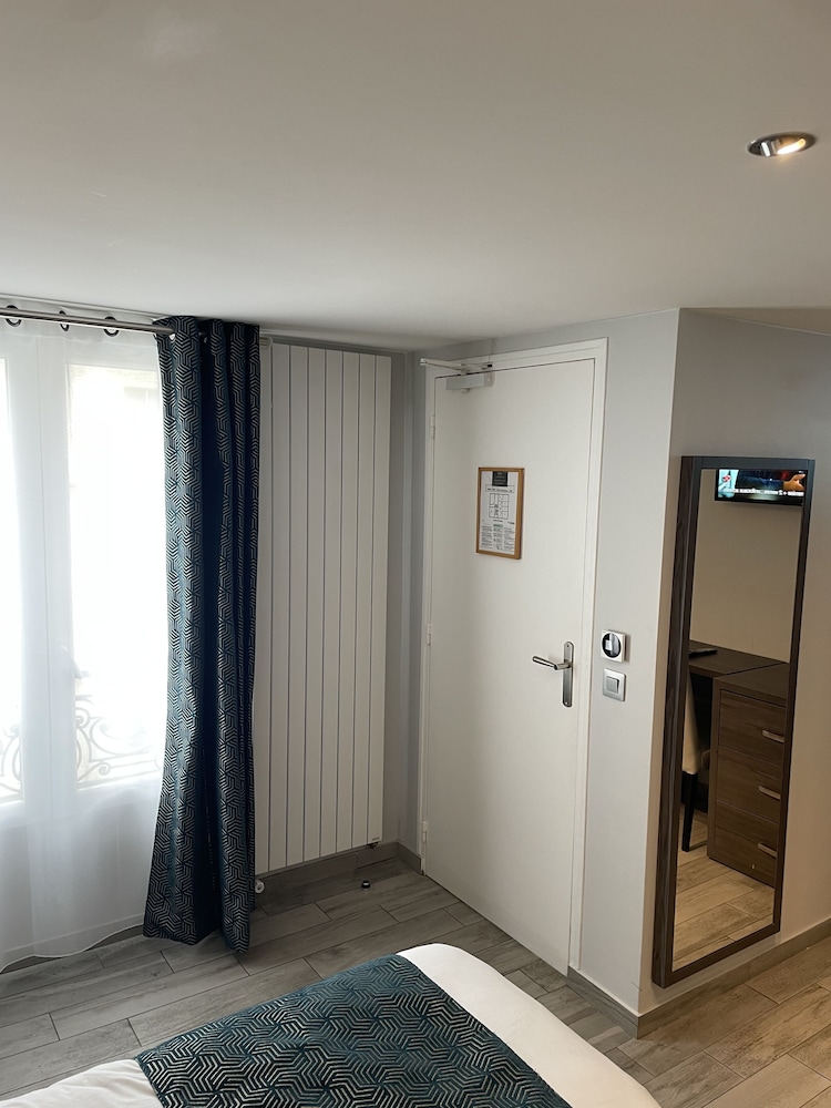 Marys Hotel Republique 4/60