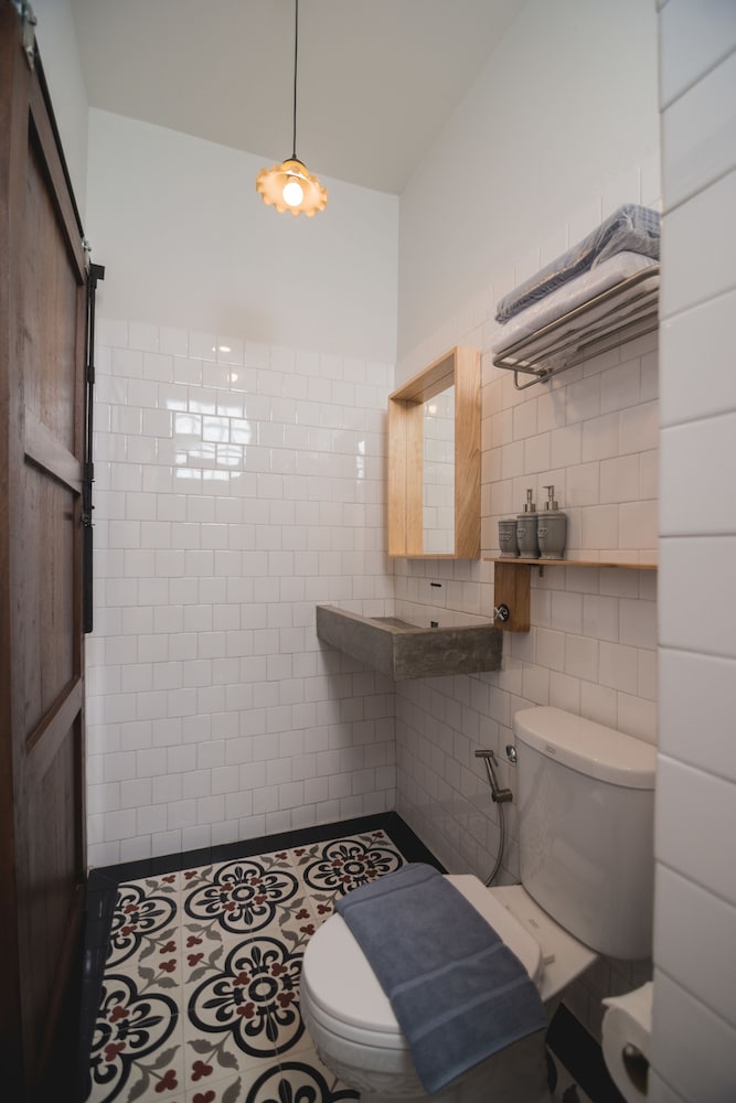 Chernchan Hostel 35/37
