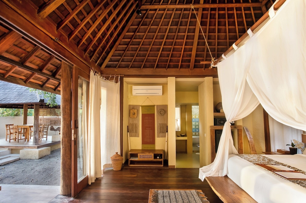 1 BEDROOM, VILLA, BEACH FRONT