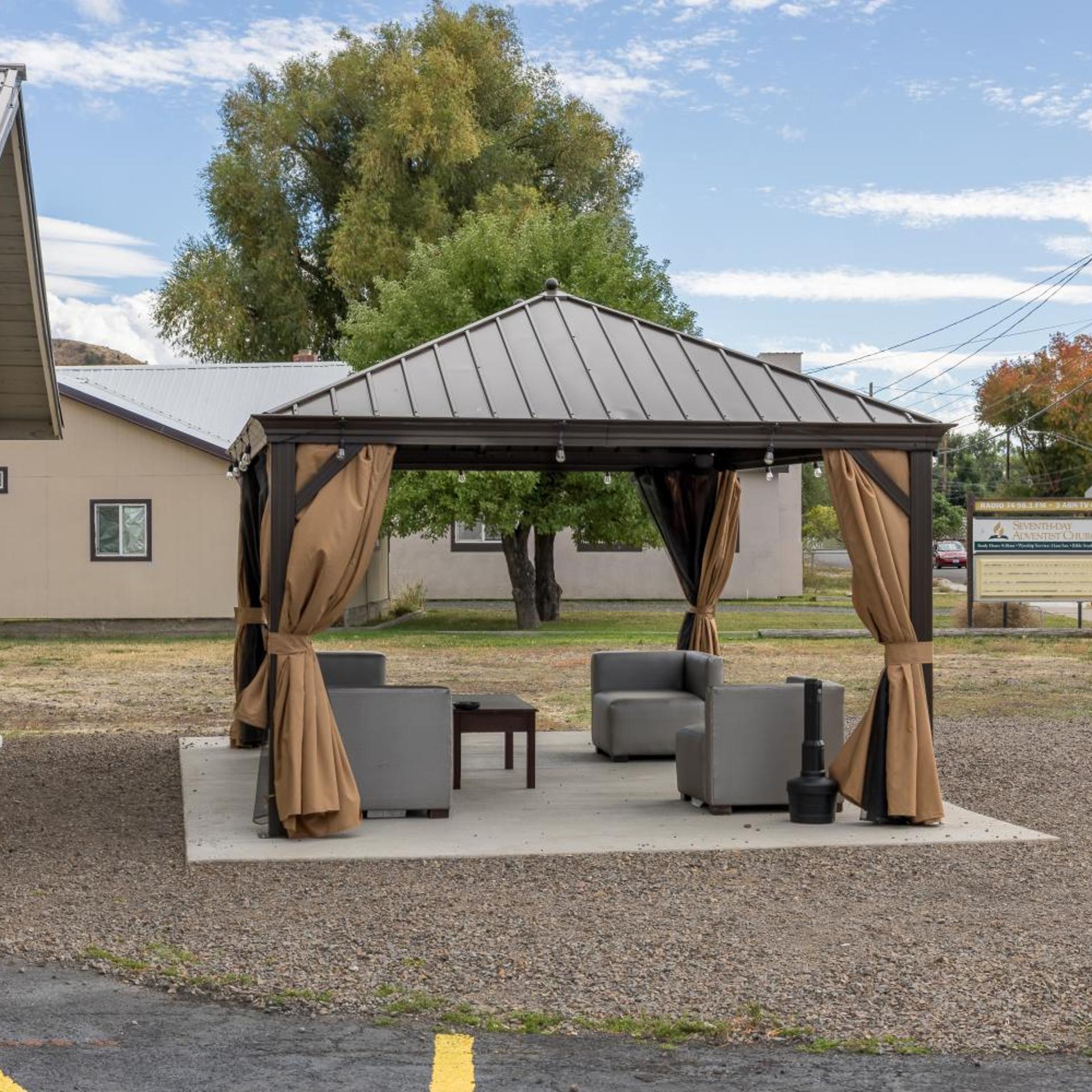 Oregon Trail Inn and Suites 43/50