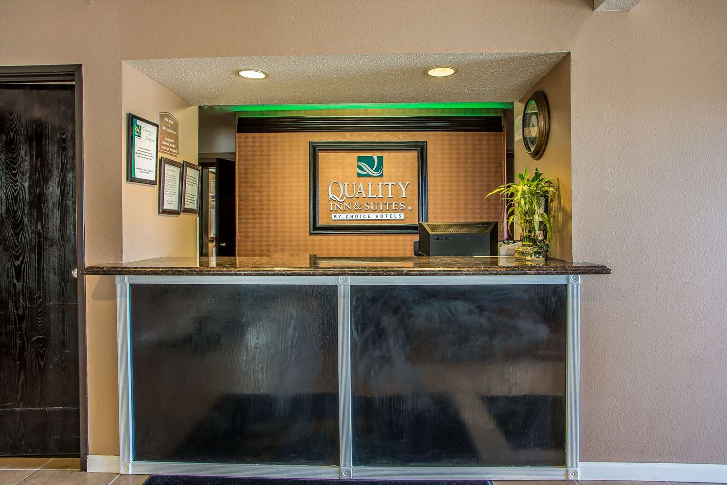Quality Inn And Suites West Bend 2/17