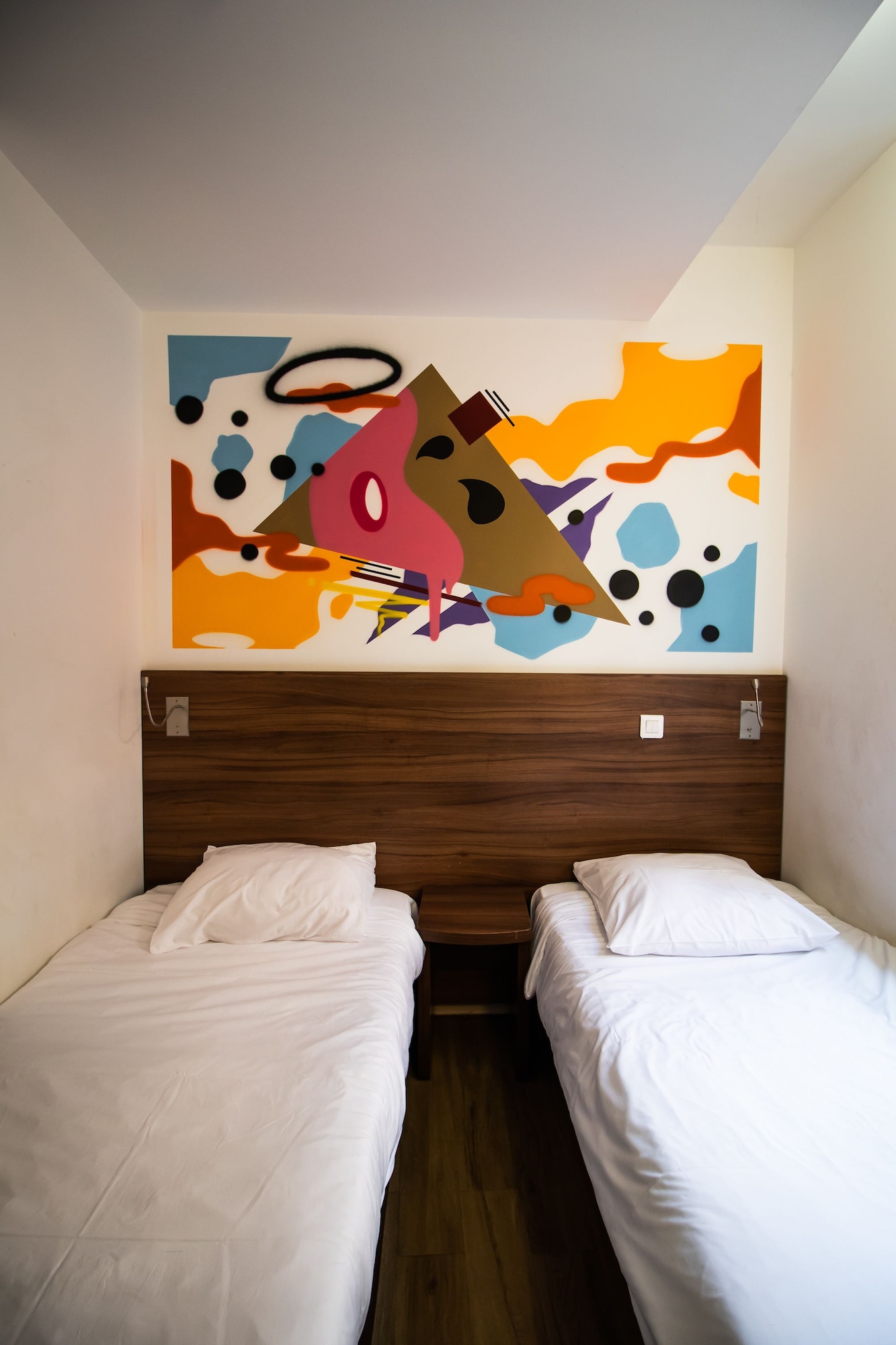 ECONOMY, TWIN BEDS