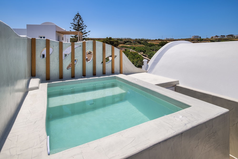 Aelia Luxury Suites 37/50