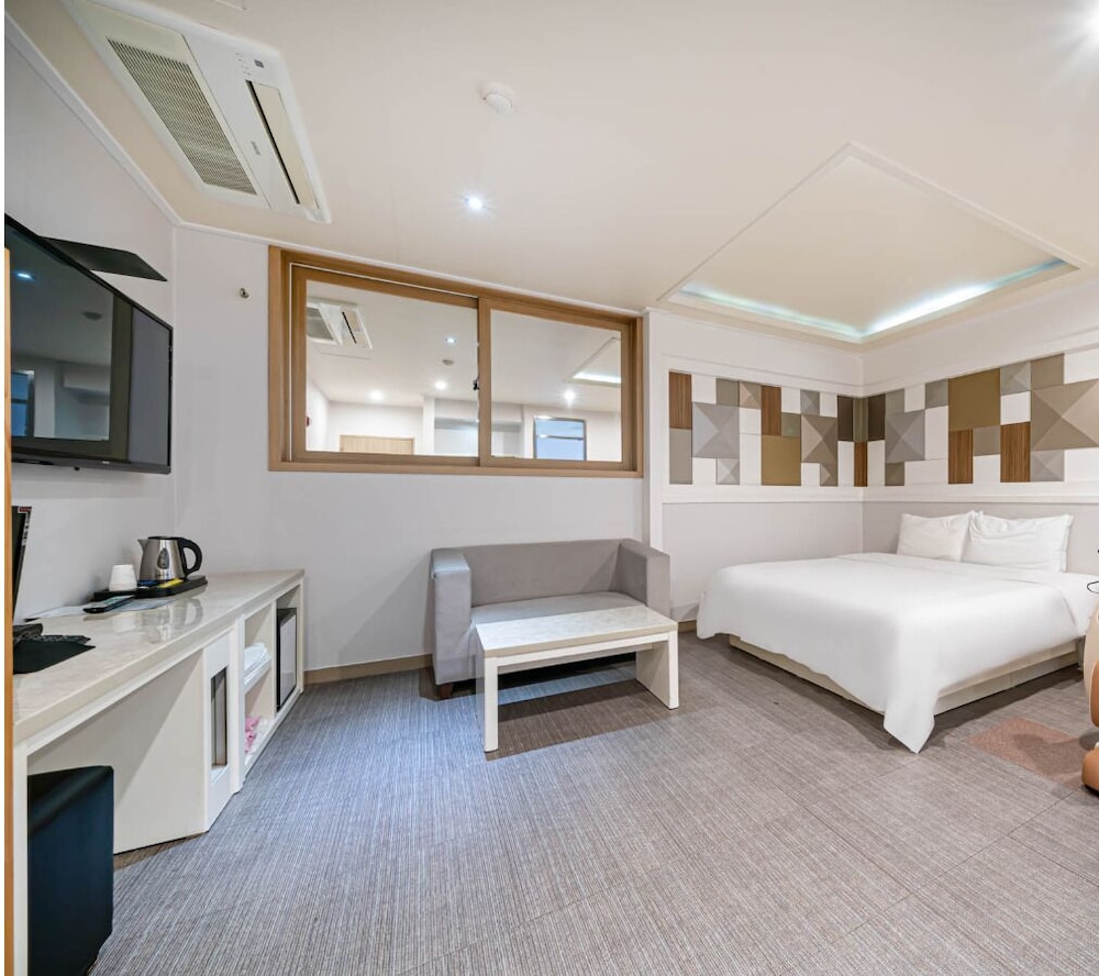 1 Night 2 Days Hotel 13/22