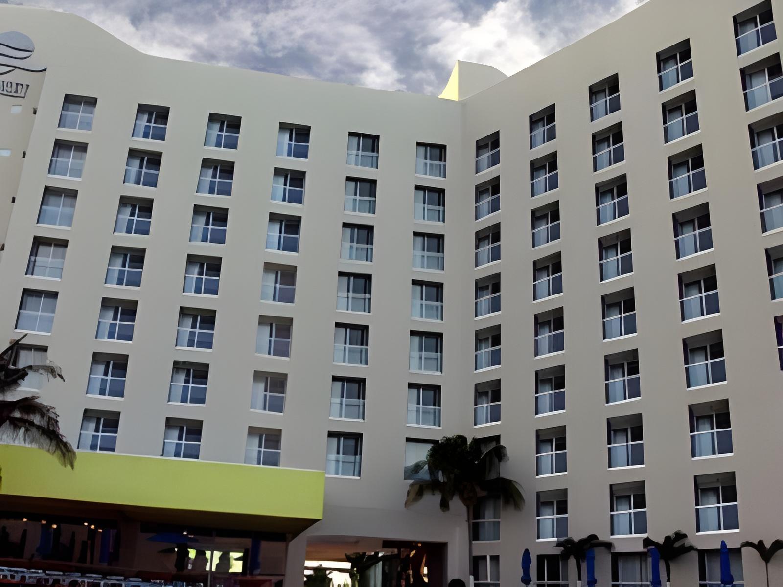 Sunset Royal Beach Resort All Inclusive in CANCUN