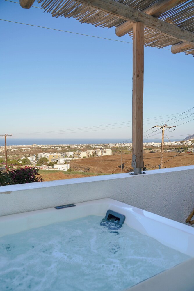 The Noverian Bios Santorini Boutique Hotel 74/78