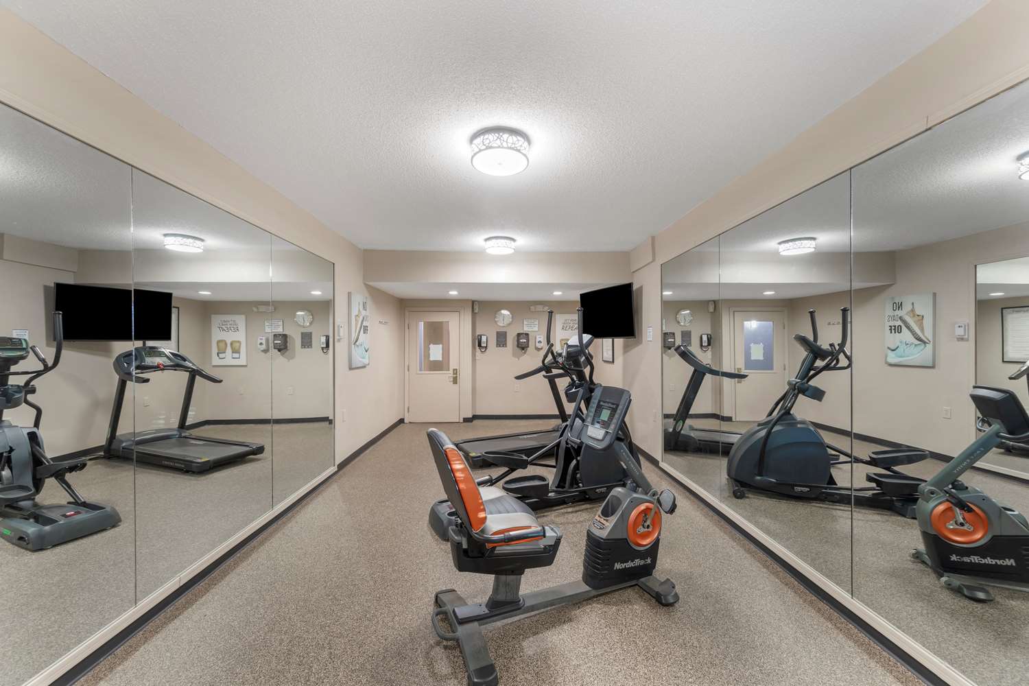 Best Western Plus Russellville Hotel & Suites 9/32