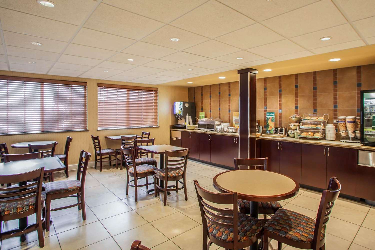 Quality Inn & Suites St Charles -West Chicago 22/40