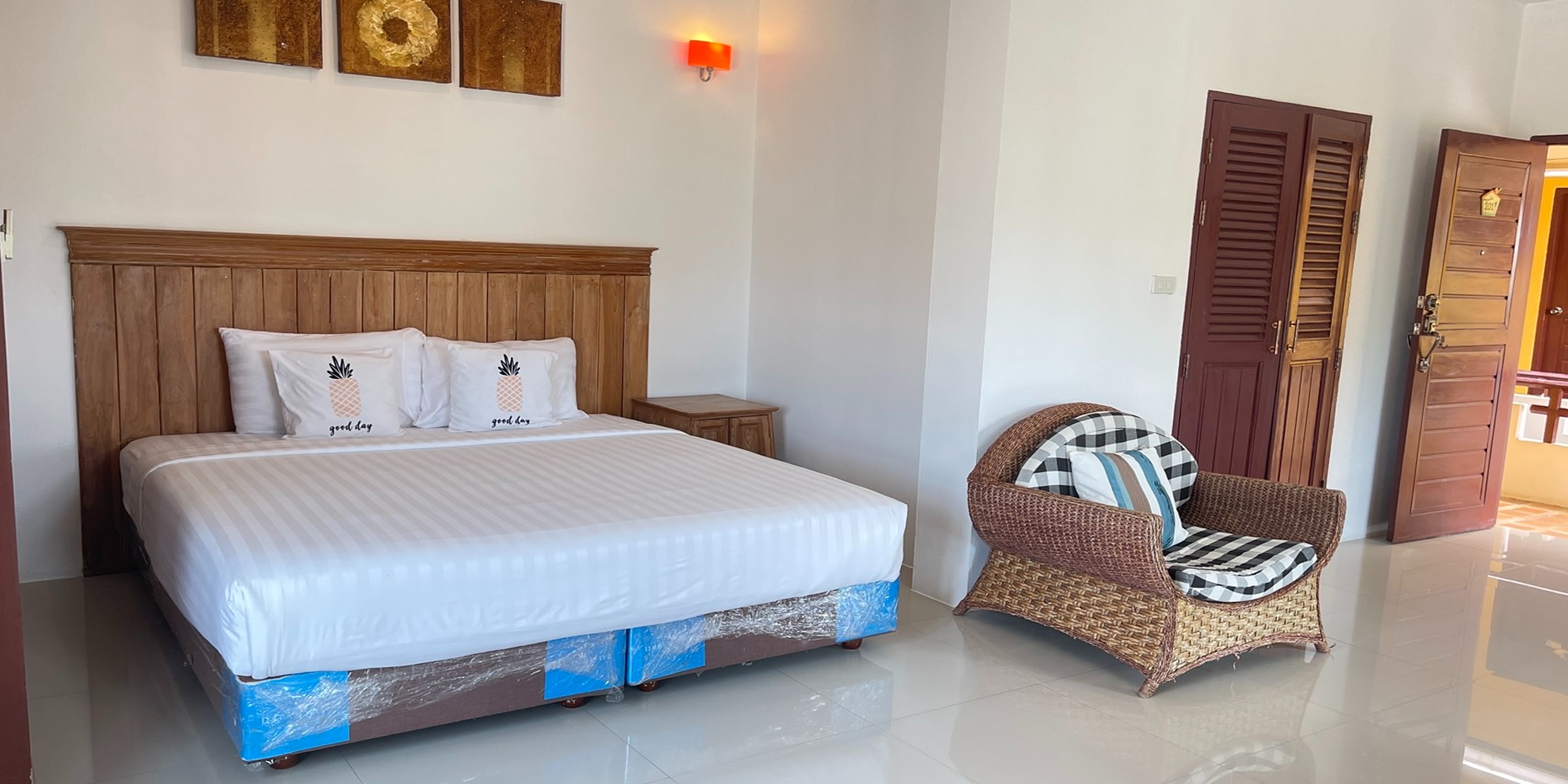 جناح، Yellow Tique Hotel 4/10