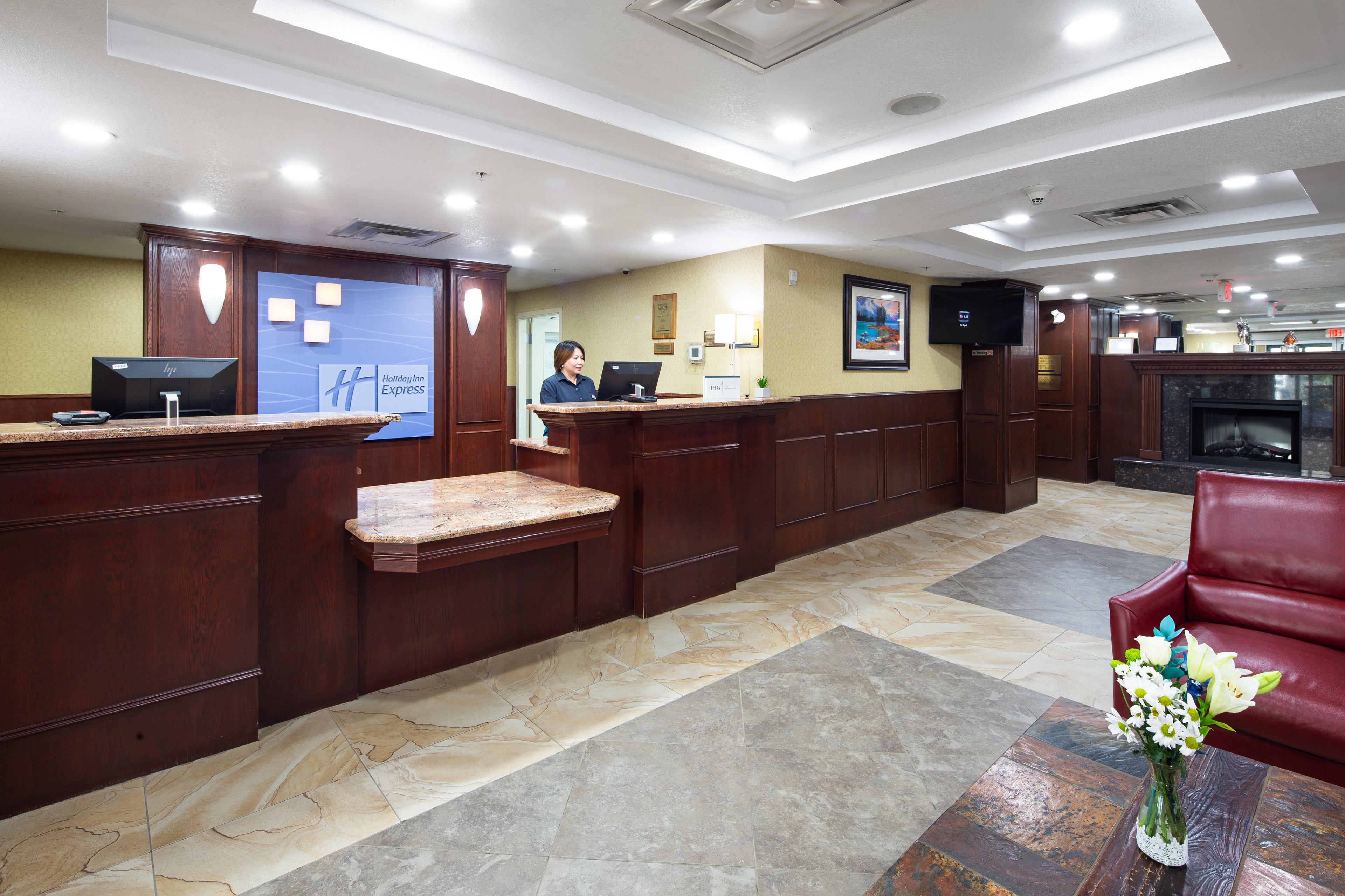 Holiday Inn Express Hotel Suites Edson 4/50