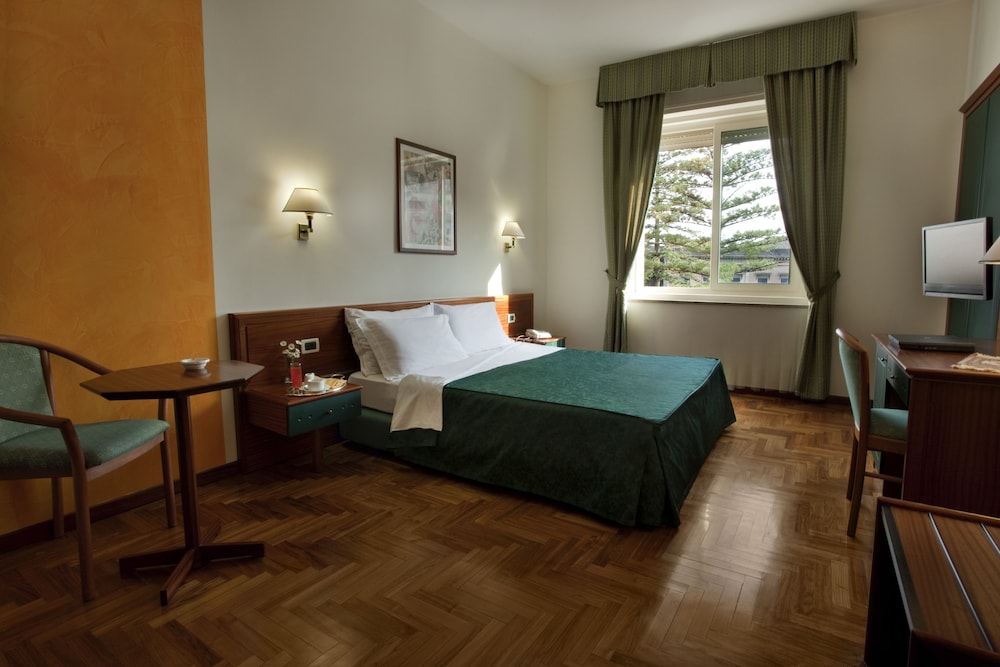Grande Albergo Maugeri 17/50