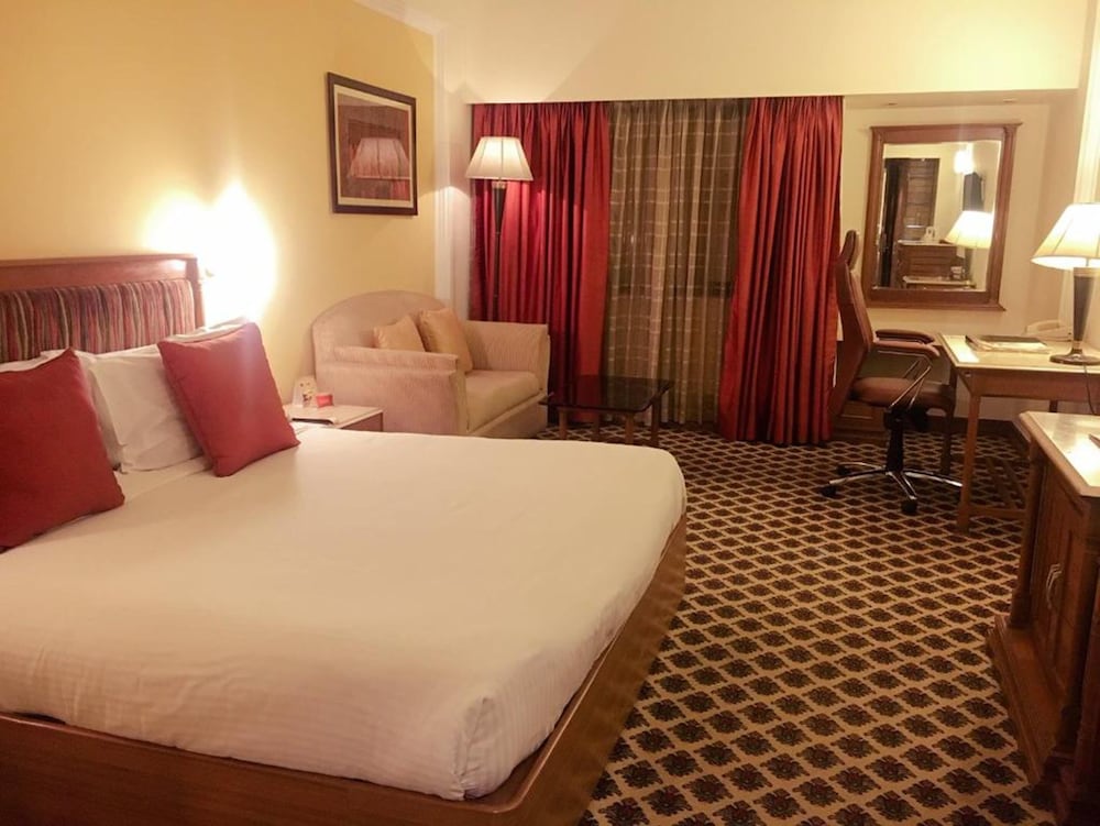 The Suryaa New Delhi 17/51