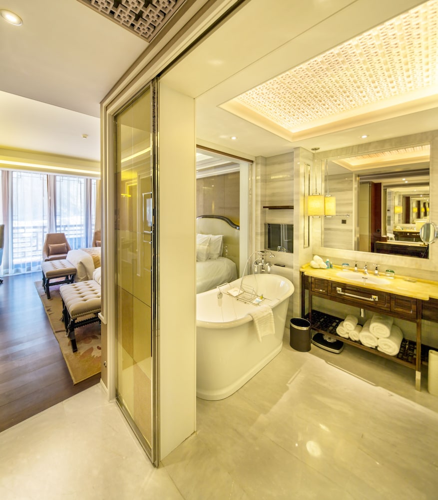Grand Bay Hotel Beijing 70/70