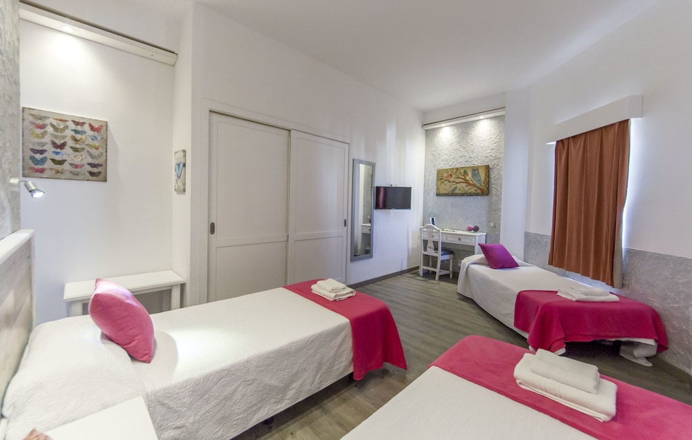 ROOM, TRIPLE