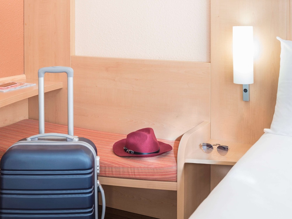 ibis Paris Ornano Montmartre North 18th Hotel 60/72