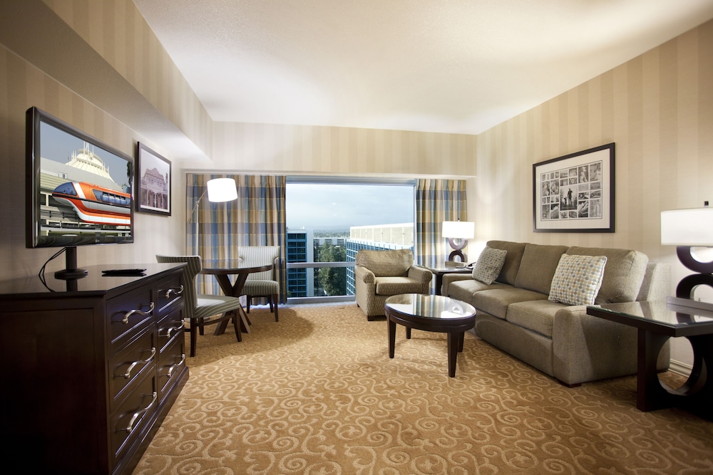 Disneyland Hotel 53/70