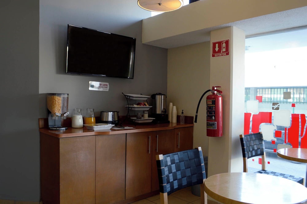 Hotel Mateos 1215 41/42