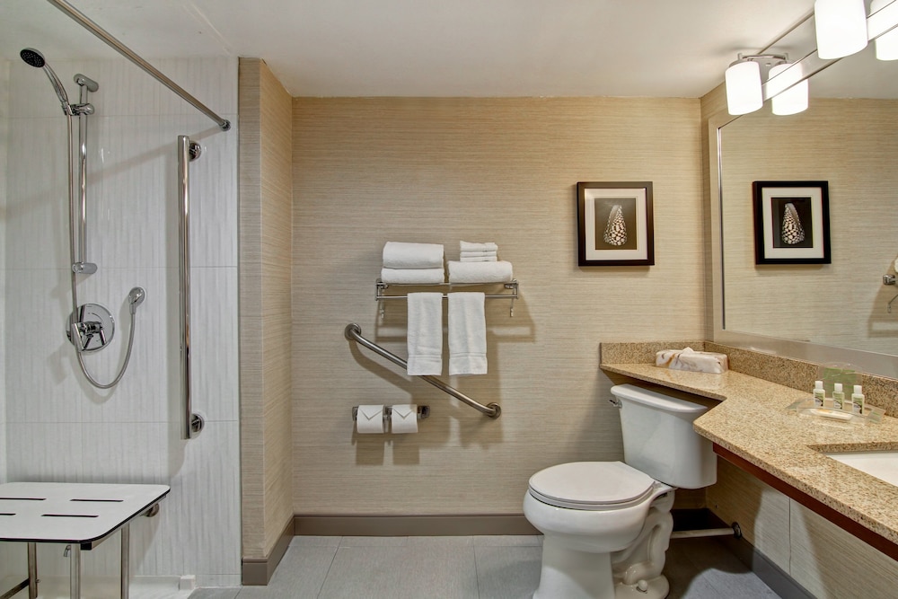Holiday Inn Oakville Centre 13/81