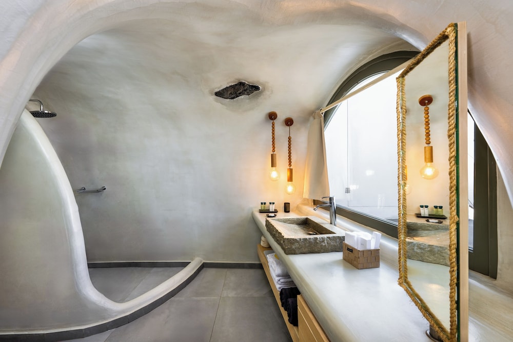 Cave, Signature, Suite, King Bed, Outdoor Jetted Tub