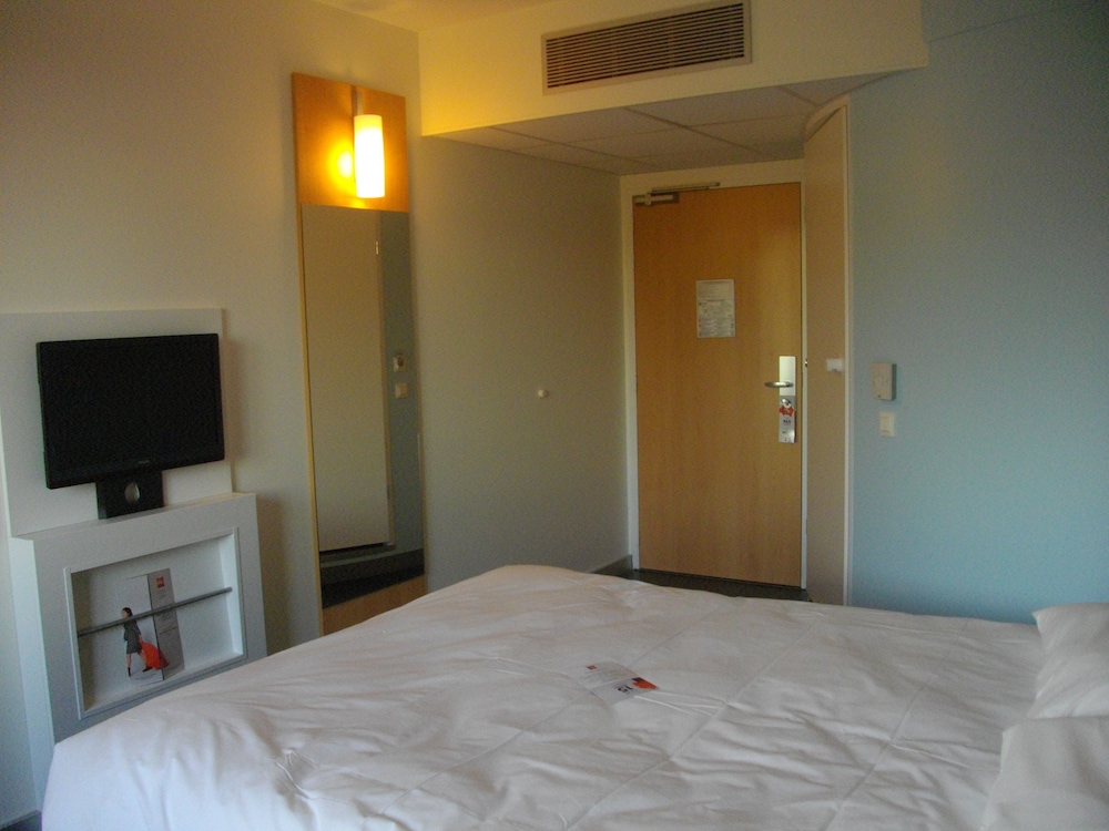 Ibis Issoire 16/57
