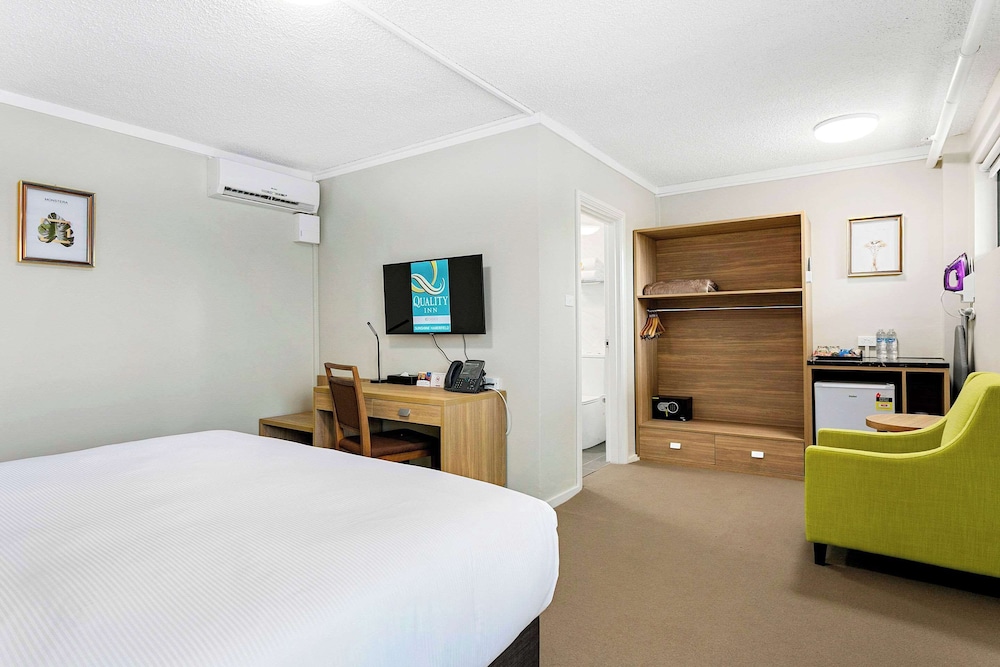 ROOM, KING BED