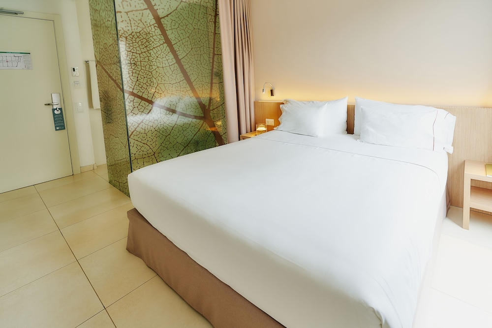 ROOM, DOUBLE BED