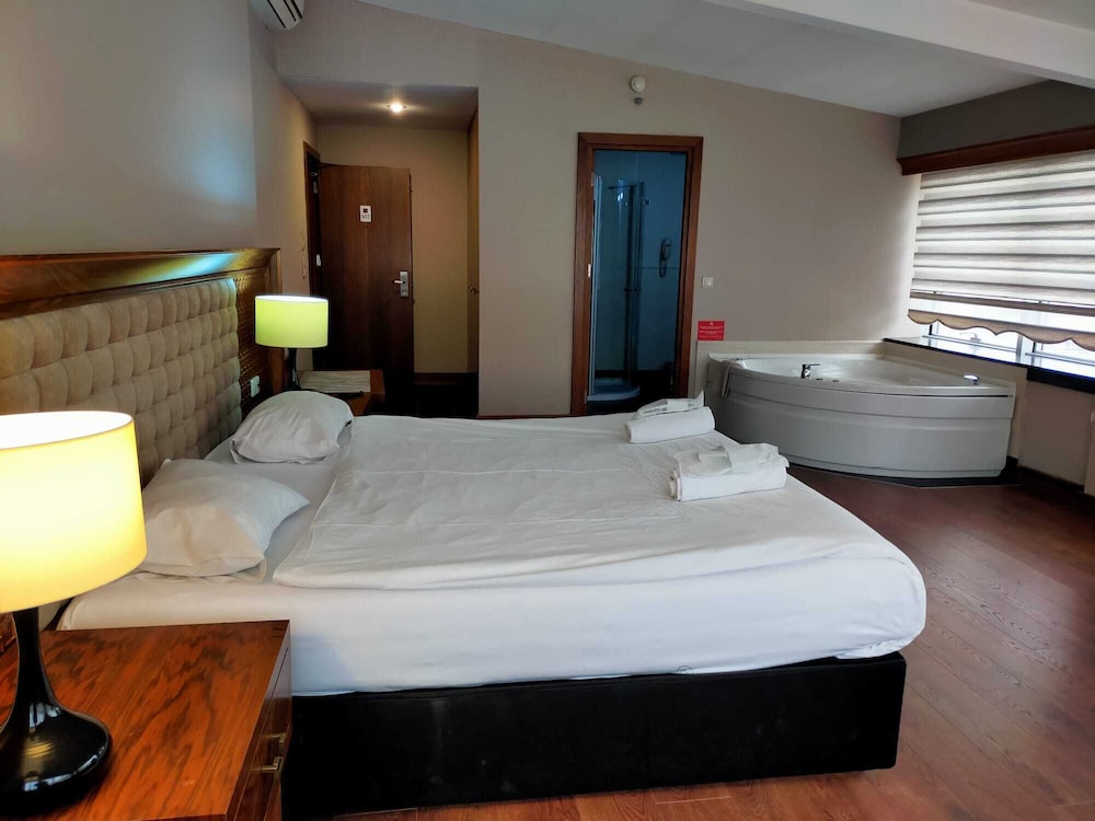 Tiara Termal Spa Hotel 25/77