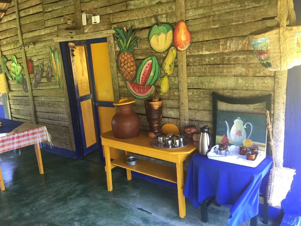 Los Bohios Campo Añil 10/50