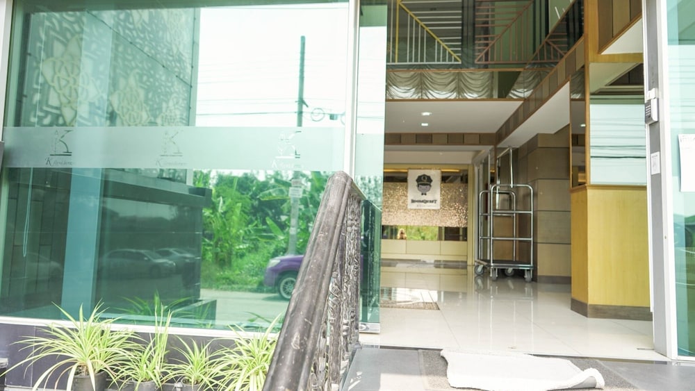 RoomQuest Suvarnabhumi Airport Rom Klao 37/55