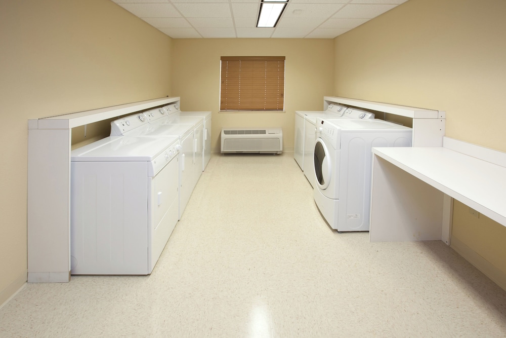 Candlewood Suites Indianapolis East 20/52