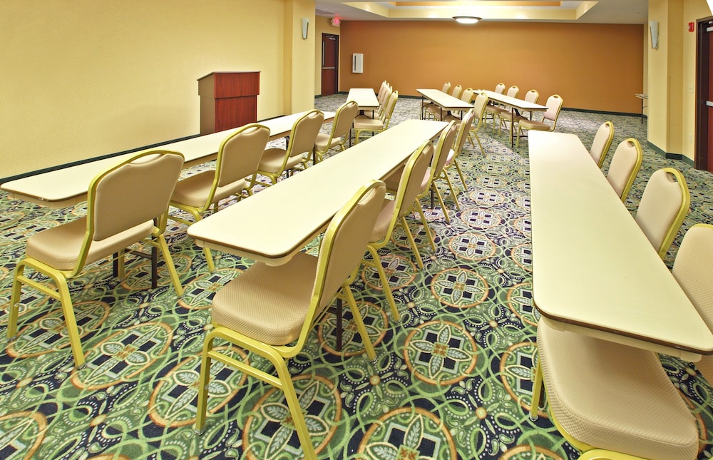 Hyatt House Bentonville / Rogers 41/44
