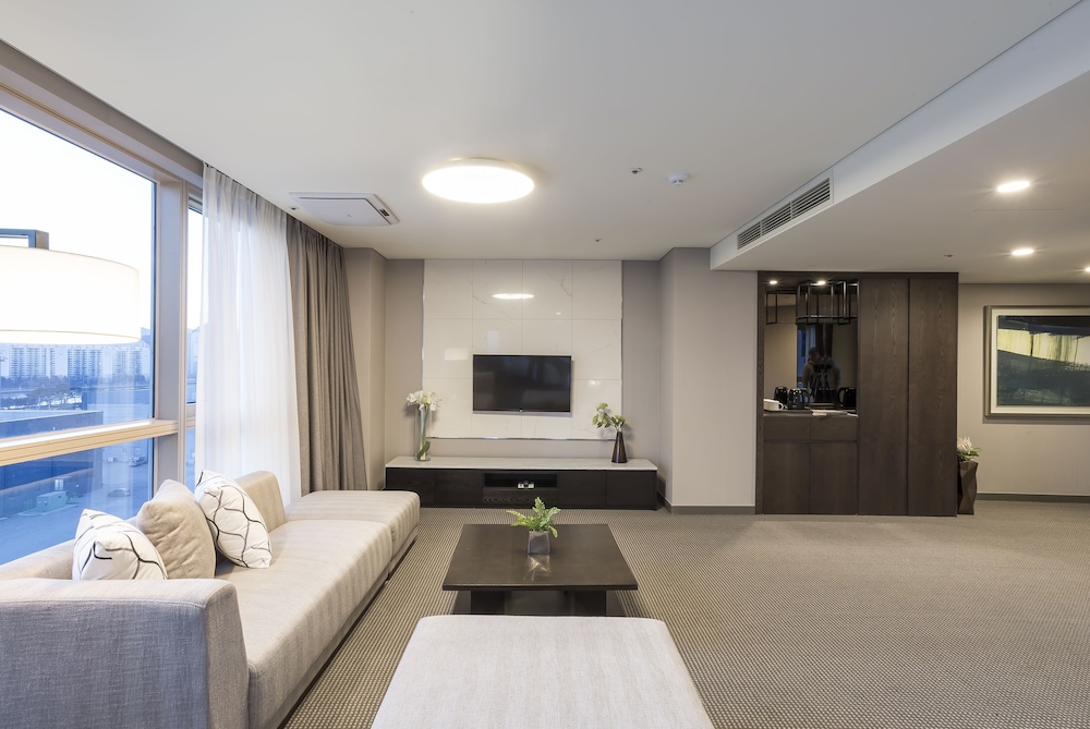 Centum Primus Hotel 50/50
