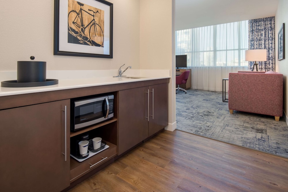 Hampton Inn and Suites by Hilton Portland-Pearl District 7/48