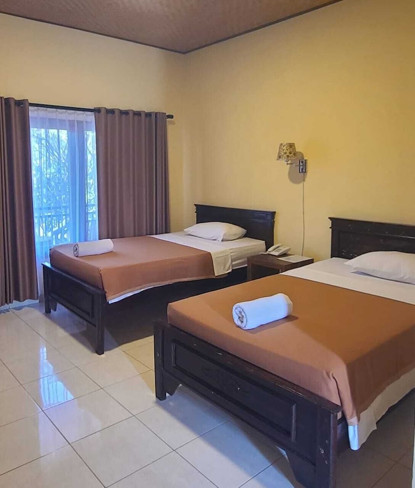 STANDARD, TWIN BEDS, POOL VIEW