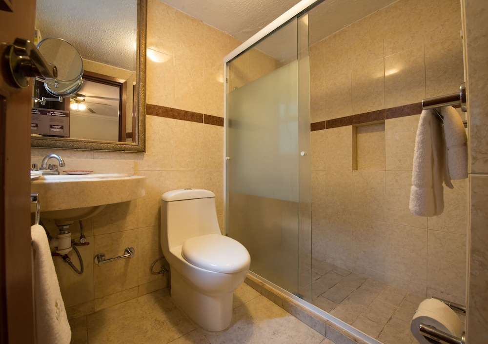 DEL MARQUES HOTEL AND SUITES 24/53