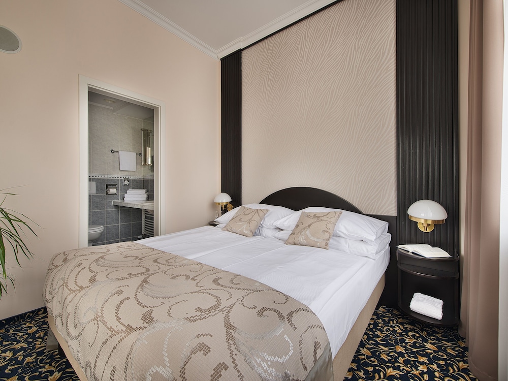 EA HOTEL ROYAL ESPRIT 6/22
