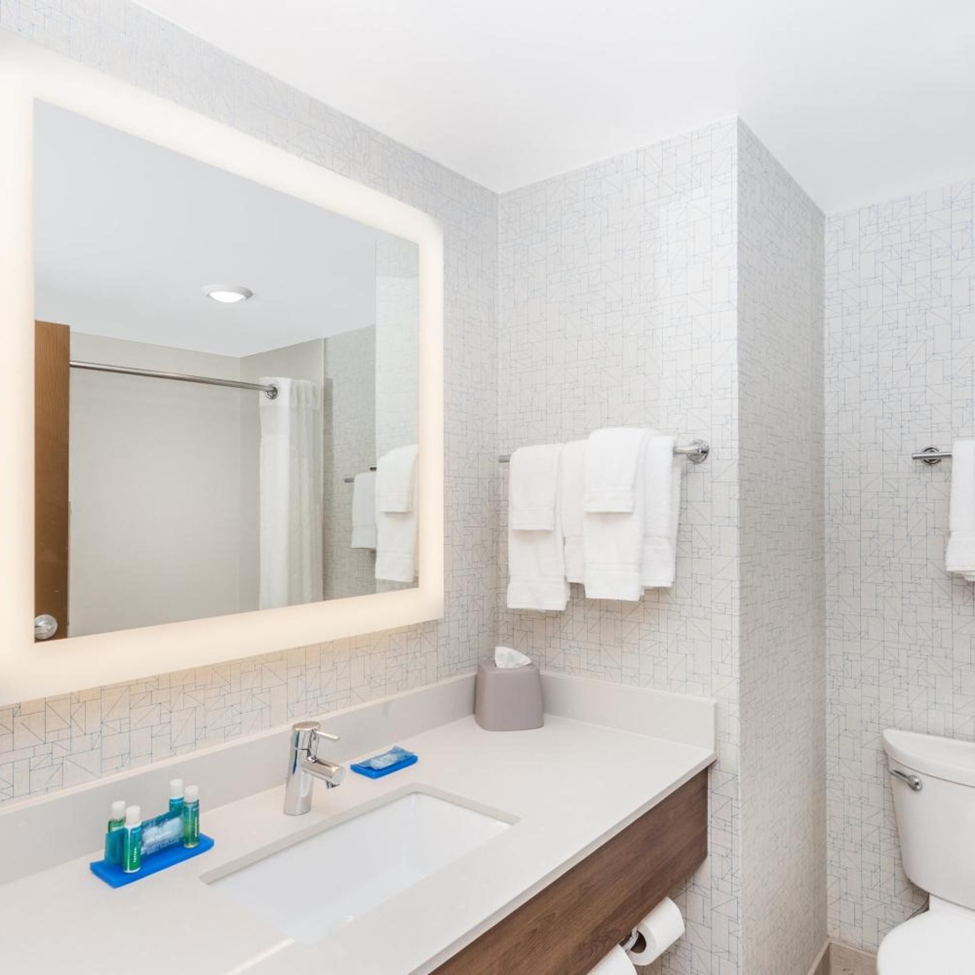 جناح بسرير كينج مع أريكة، Holiday Inn Express Hotel And Suites Providence Woonsocket 3/4
