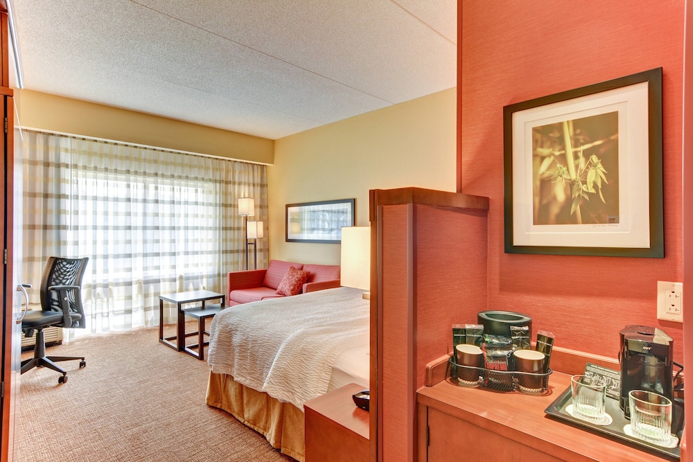 Courtyard by Marriott Bridgeport Clarksburg 8/43