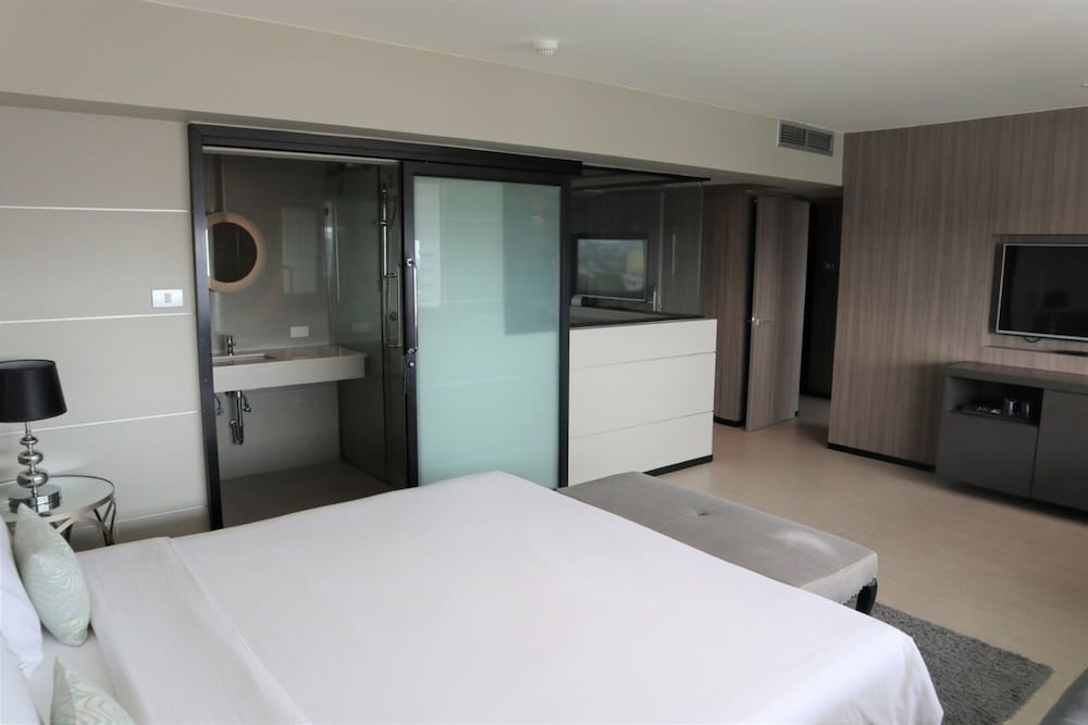 PEARL, SUITE
