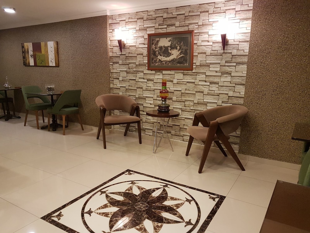 THE CLOCK SUITES 28/44
